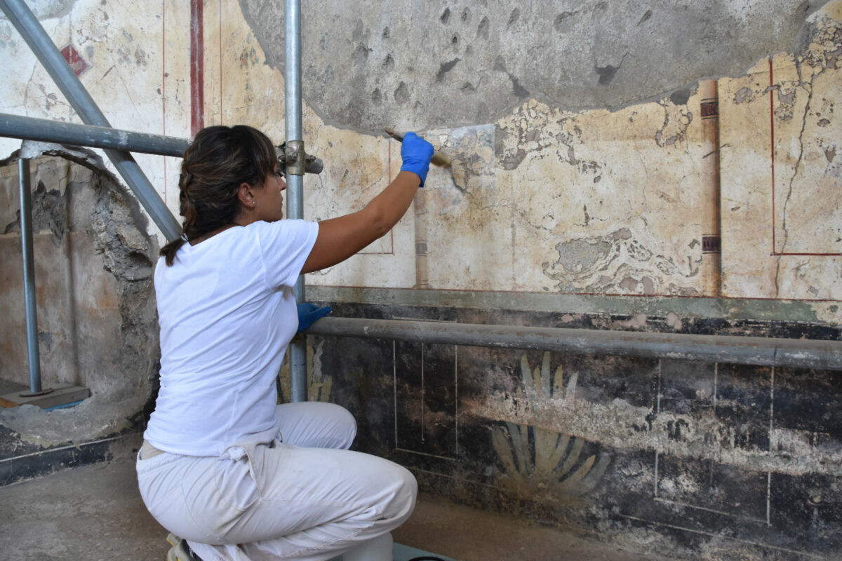 Pompeii, training internships for student restorers. Convention with Botticino School of Restoration activated.