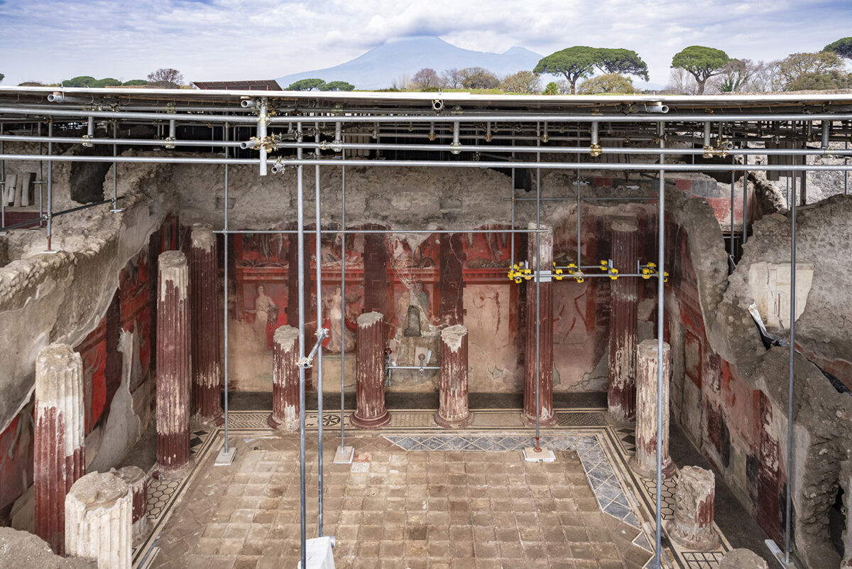 Pompeii, a large frescoed banquet hall with megalography dedicated to the procession of Dionysus emerged 