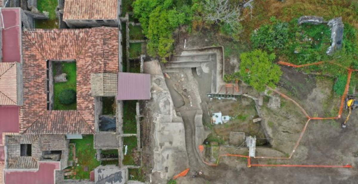 Pompéi, découverte du banc d'attente devant la célèbre Villa des Mystères