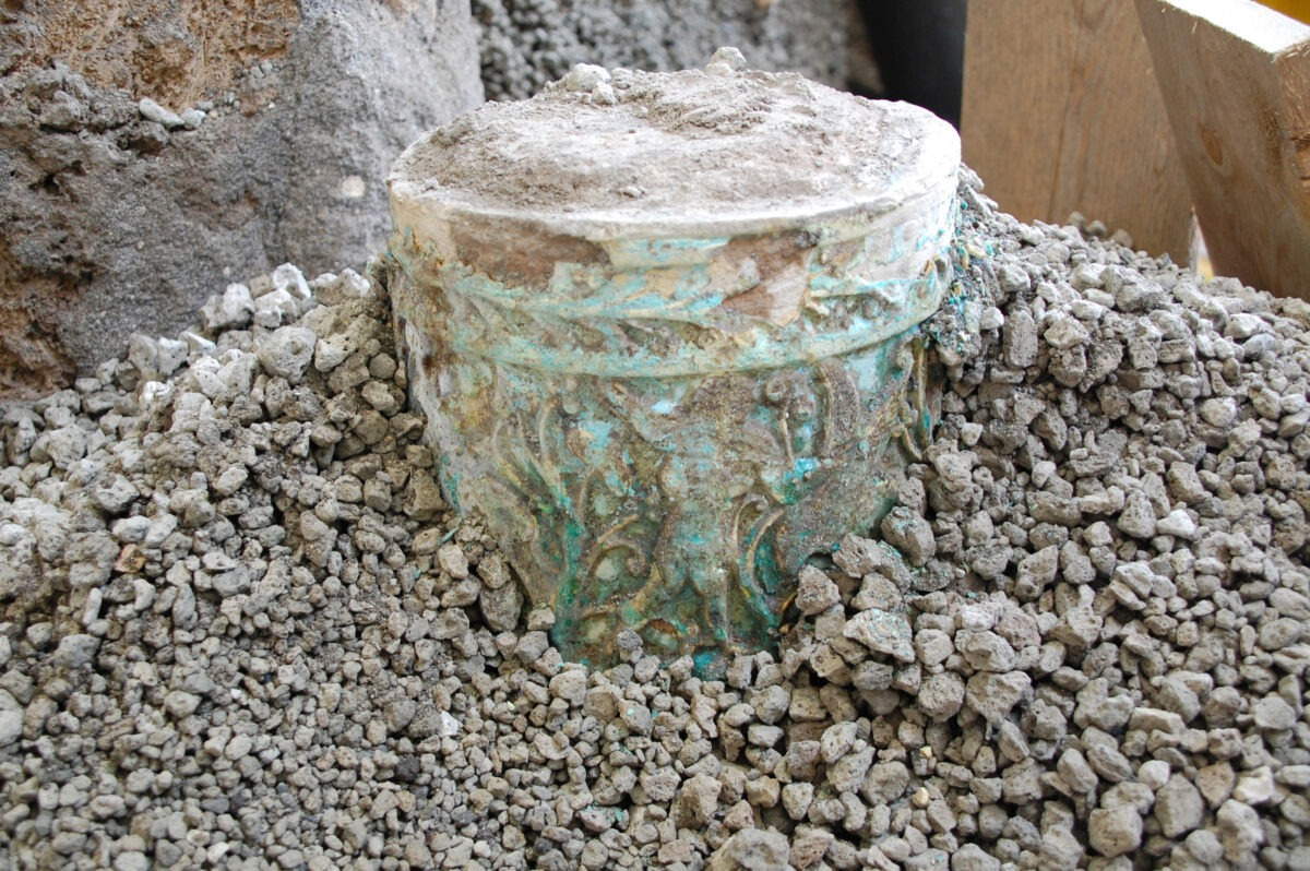 The situla found in the Thermopolium at Pompeii.