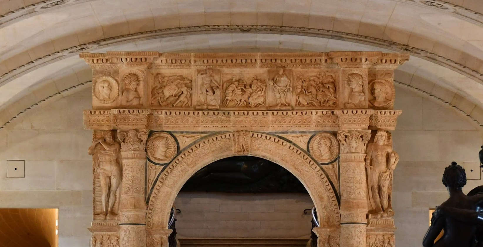 Louvre, un chef-d'œuvre de la Renaissance lombarde renaît : le portail du palais Stanga