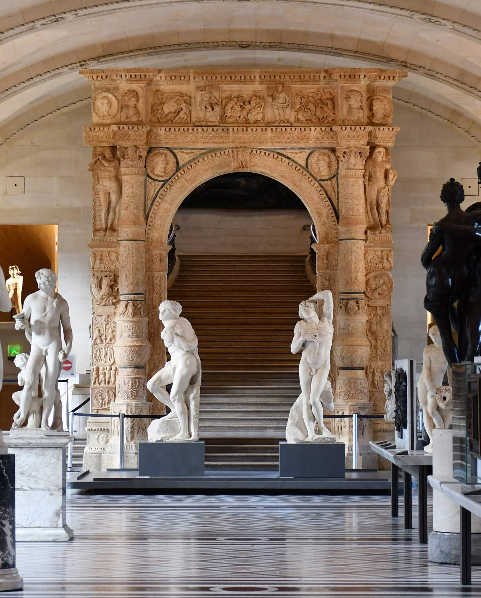 Le portail restauré du palais Stanga. Photo : Louvre / Nicolas Bousser