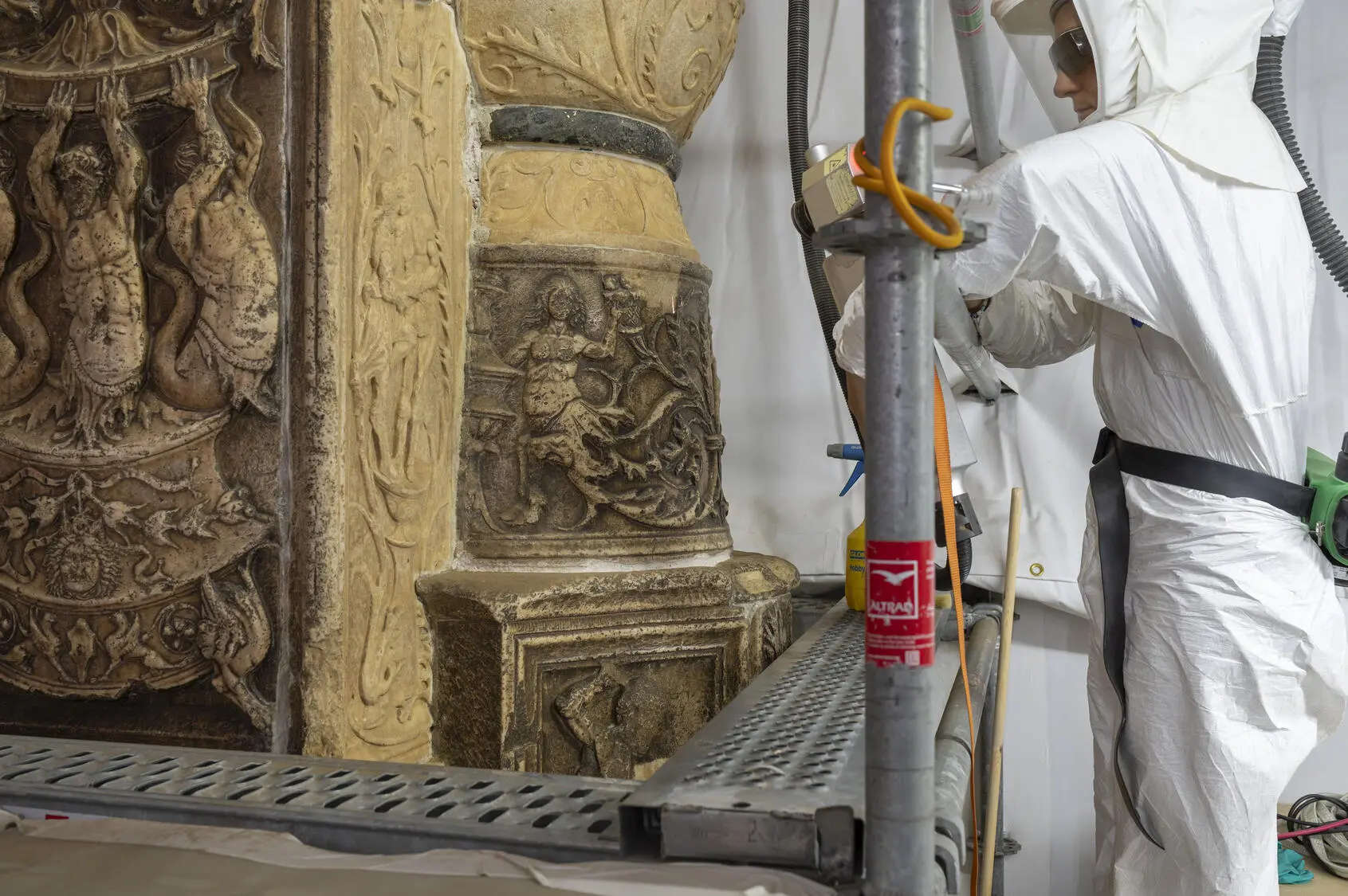 L'œuvre en cours de restauration. Photo : Louvre