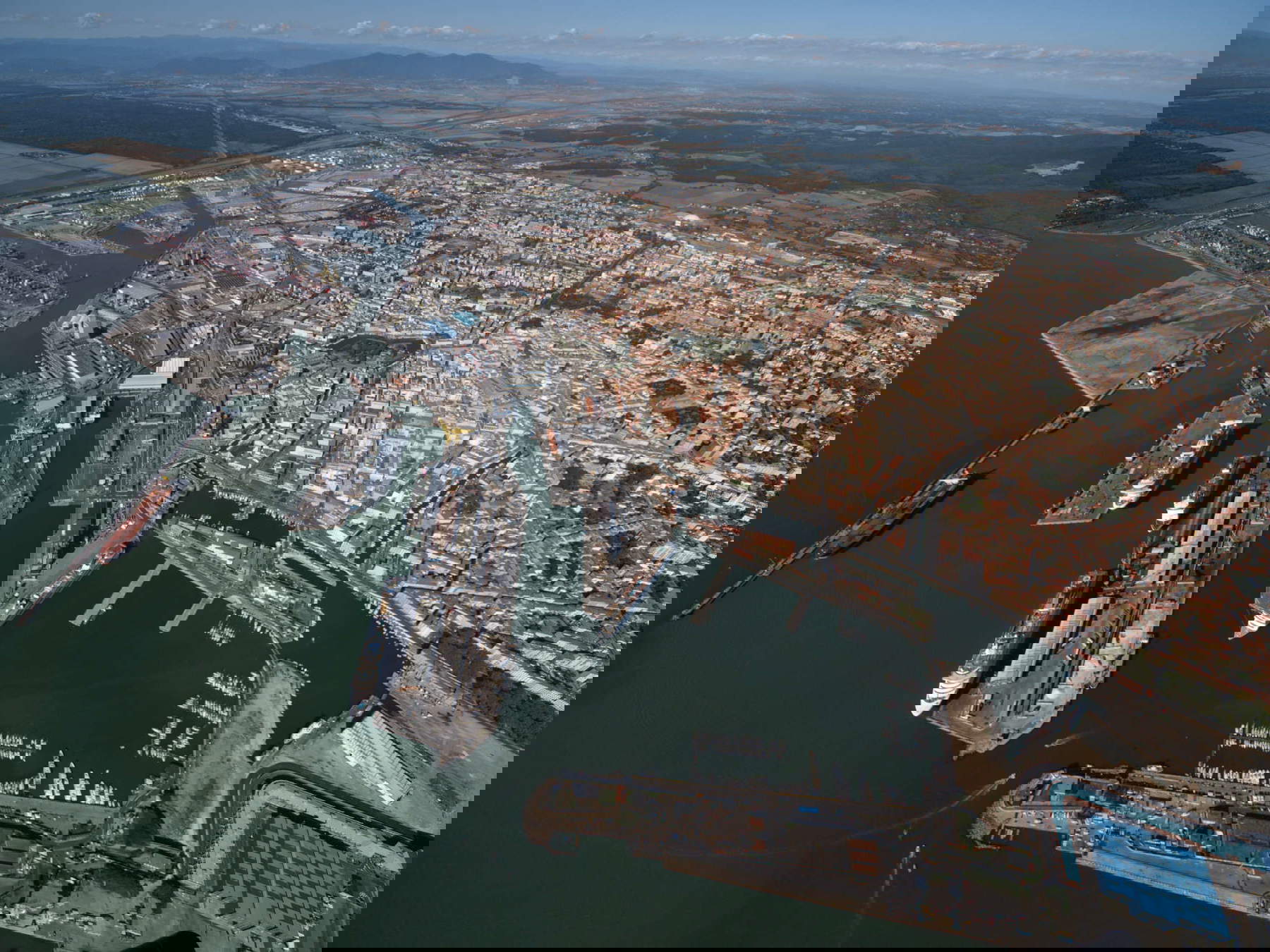 Hafen von Livorno und Blick auf die Stadt. Foto: Port System Authority of the Northern Tyrrhenian Sea Hafen von Livorno und Blick auf die Stadt. Foto: Port System Authority of the Northern Tyrrhenian Sea