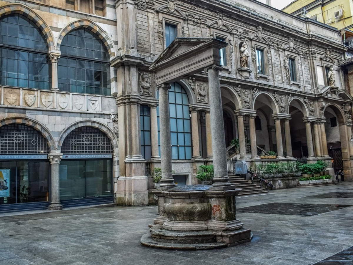 Milano, il Pozzo del Broletto sarà restaurato da Cosmetica Italia. Nessun costo per il Comune 
