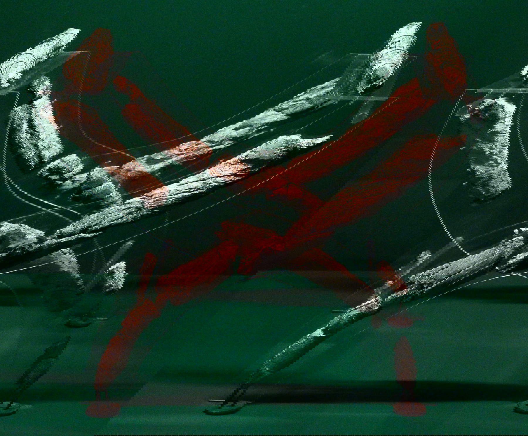 Sgabello pieghevole (prima del restauro), Bologna, Necropoli dei Giardini Margherita, tomba 173 nota come &ldquo;tomba dello Sgabello&rdquo; (Fine del VI sec.; Avorio; Bologna, Museo Civico Archeologico, 2019 &ndash; 2020). Foto &copy; Electa / Roberto Serra