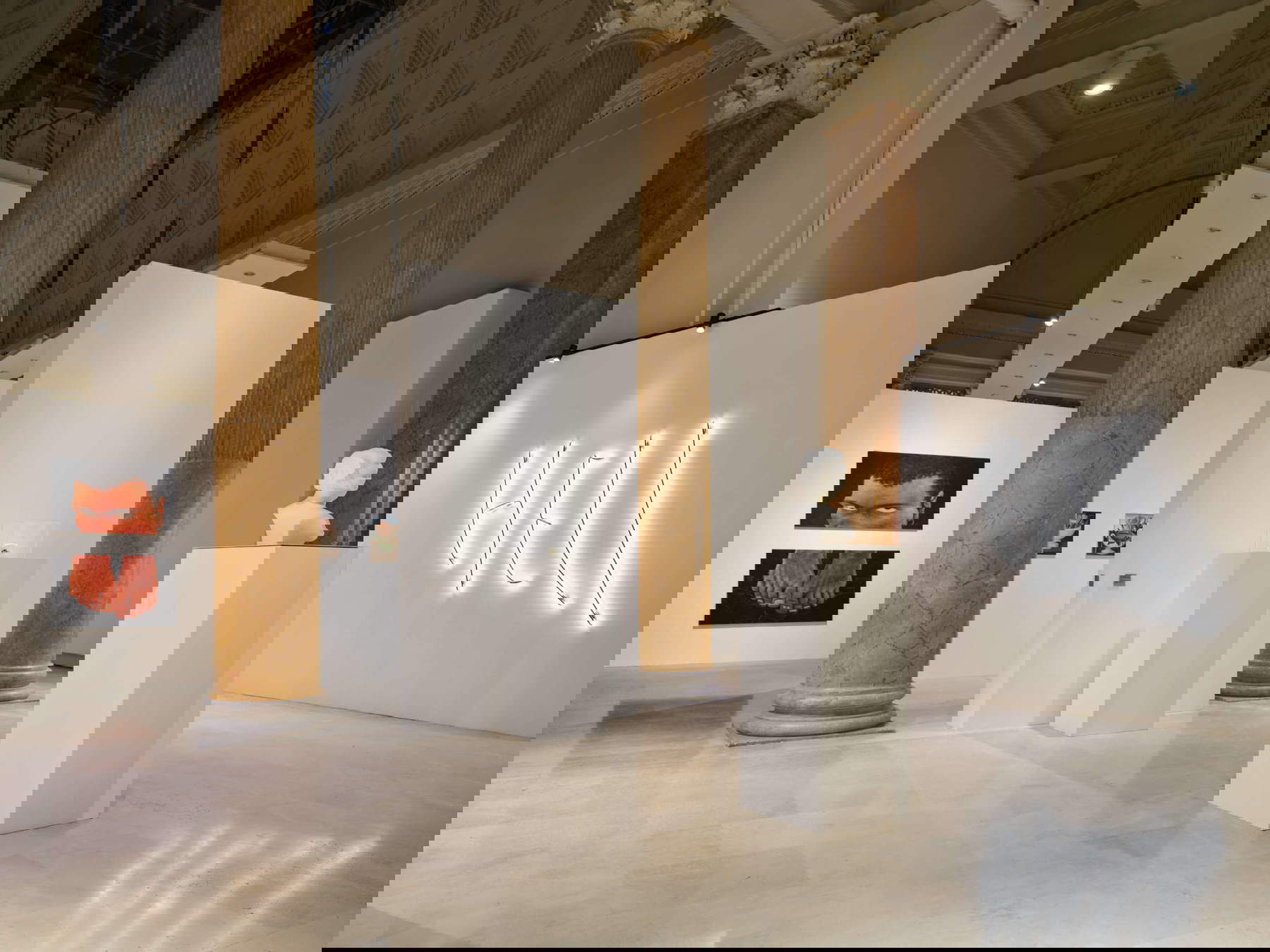 Puesta en escena de la Quadriennale di Roma 2025 - Fantastica. Foto: Agostino Osio / Alto Piano