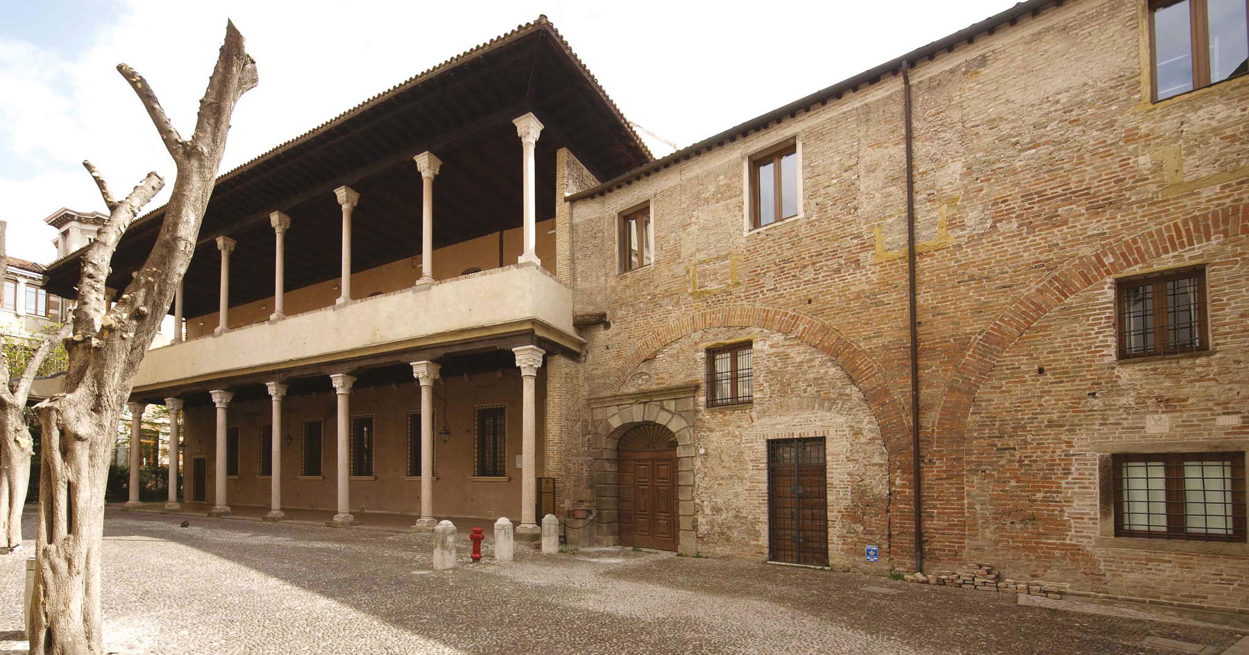 Padua, ein Abend mit Fresken, Musik und Mode aus dem 14. Jahrhundert in der Reggia Carrarese