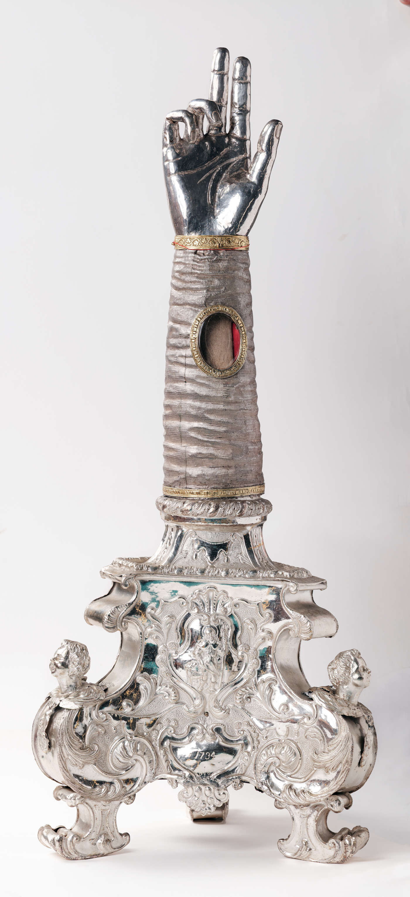 Orafo pavese (?), Reliquiario di san Rocco (1594 circa; lamina di argento, sbalzata e cesellata, 46,5 x 10 x 10,5 cm, piedistallo di orafo lombardo del 1734 in lamina di argento, 40 x 31,5 x 31,5 cm; Voghera, San Rocco)
