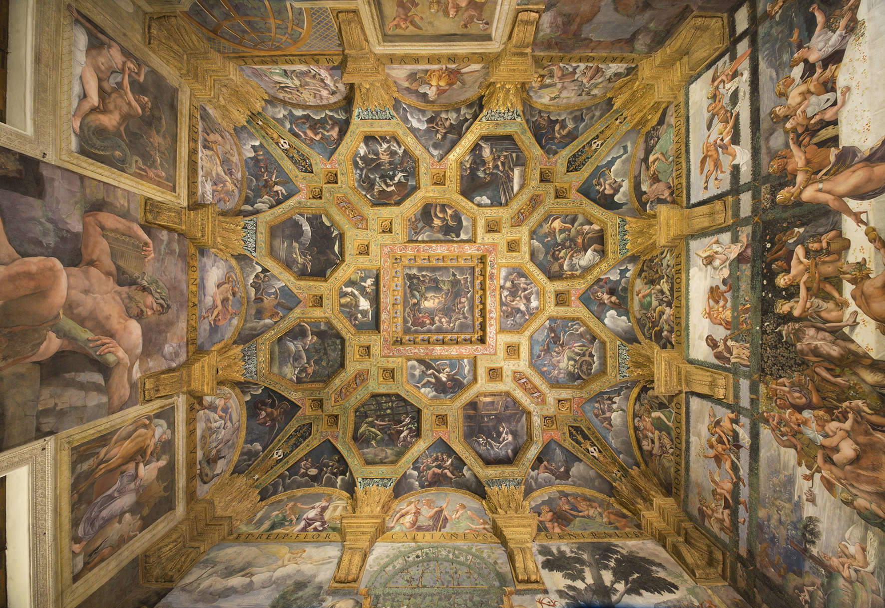 Mantua, die Kammer von Amor und Psyche erstrahlt: Das Meisterwerk ist nach der Restaurierung wieder zu sehen