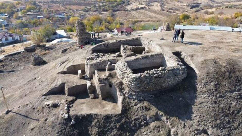 Excavaciones en Tadım Kalesi y Tadım Höyüğü.