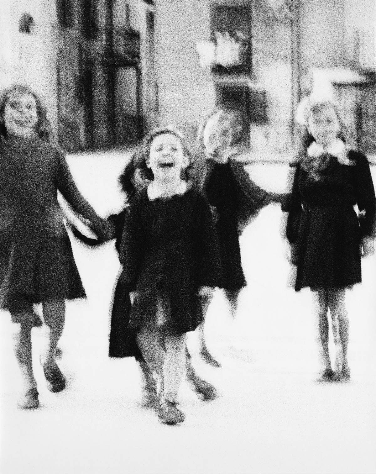 Richard Avedon, Italy #11 (1946; Piazza Navona, Roma). ©The Richard Avedon Foundation.