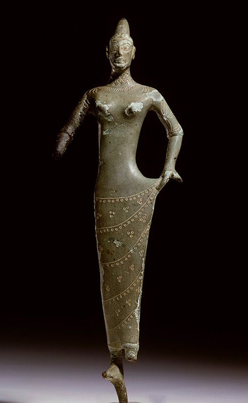 Statua di Donna Arcaica (500-480 a.C. circa; Leiden, Rijksmuseum van Oudheden)