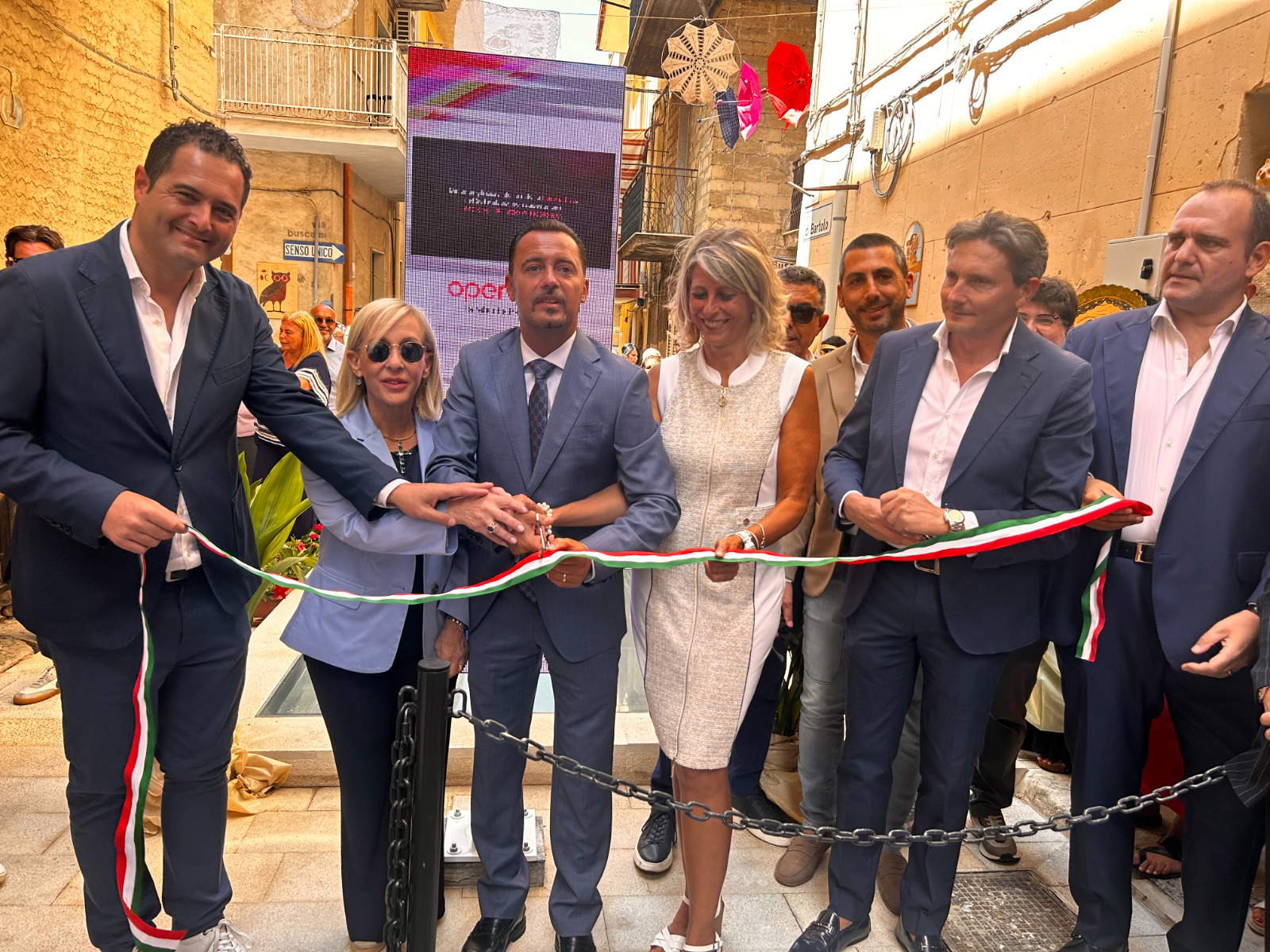 Pictured are the mayor of Gela, Giuseppe Terenziano Di Stefano, superintendent Vullo, councillor Scarpinato, Clara Distefano, regional manager Sicily and Calabria south Open Fiber, construction manager Paolo Marchisciana, and Fabio Melia communications manager Oper Fiber.