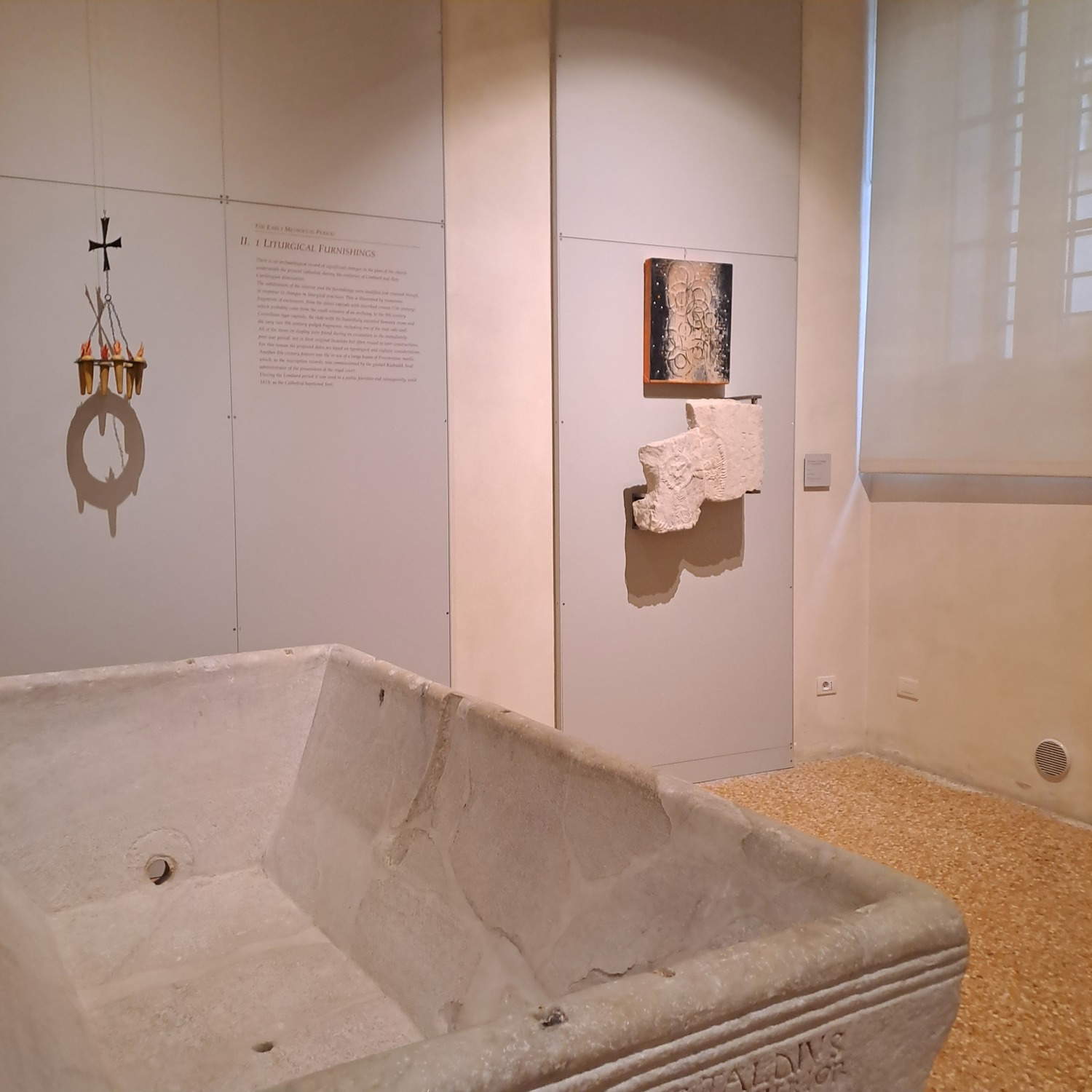Allestimento della mostra Soglie: Tempo del prima &ndash; Tempo del poi al Museo Diocesano di Vicenza.