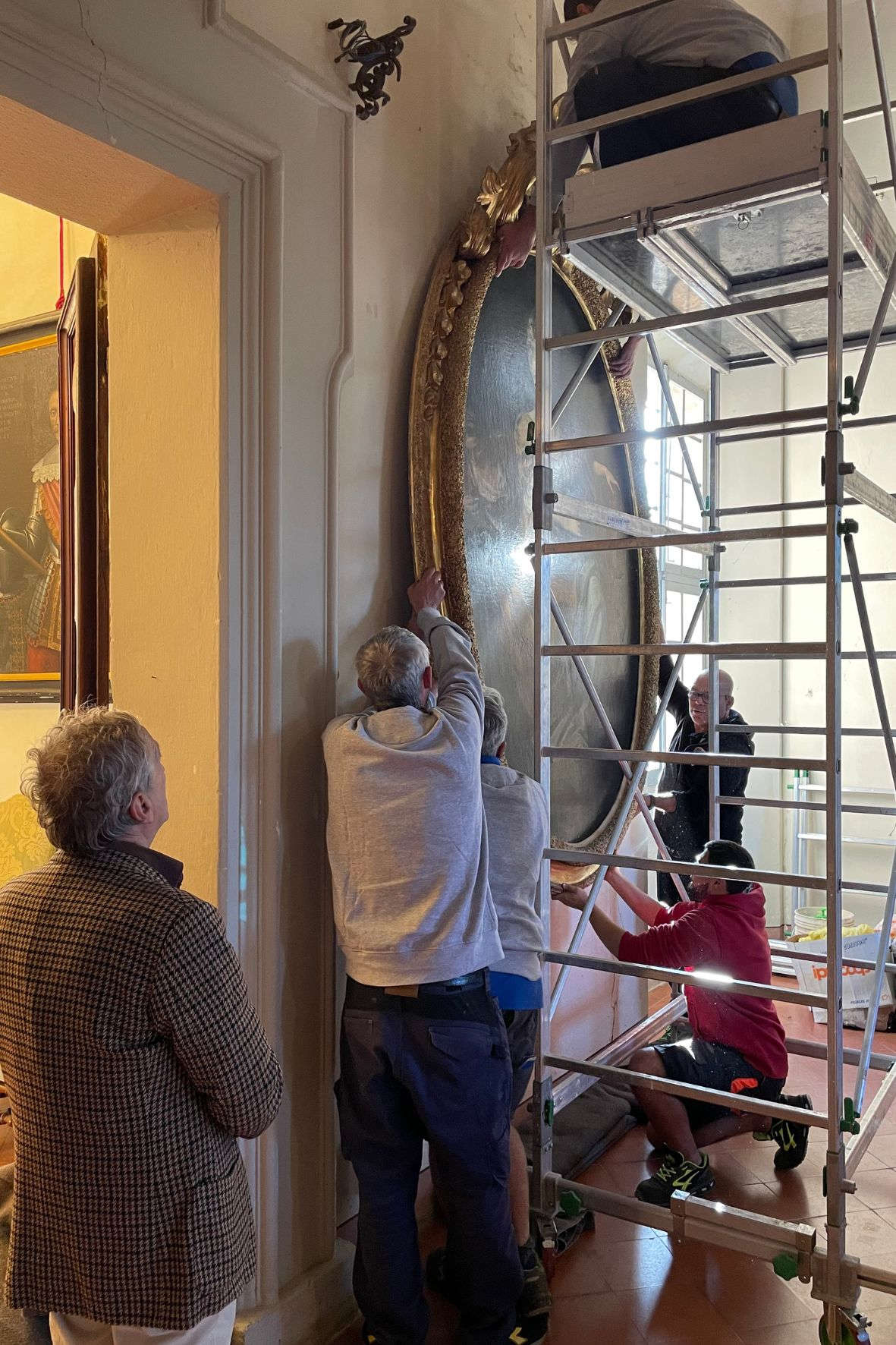 Preparazione del cantiere di restauro della Sala Grande e smontaggio del ciclo dei grandi ritratti della famiglia Malvezzi, Museo Rocca di Dozza Preparazione del cantiere di restauro della Sala Grande e smontaggio del ciclo dei grandi ritratti della famiglia Malvezzi, Museo Rocca di Dozza