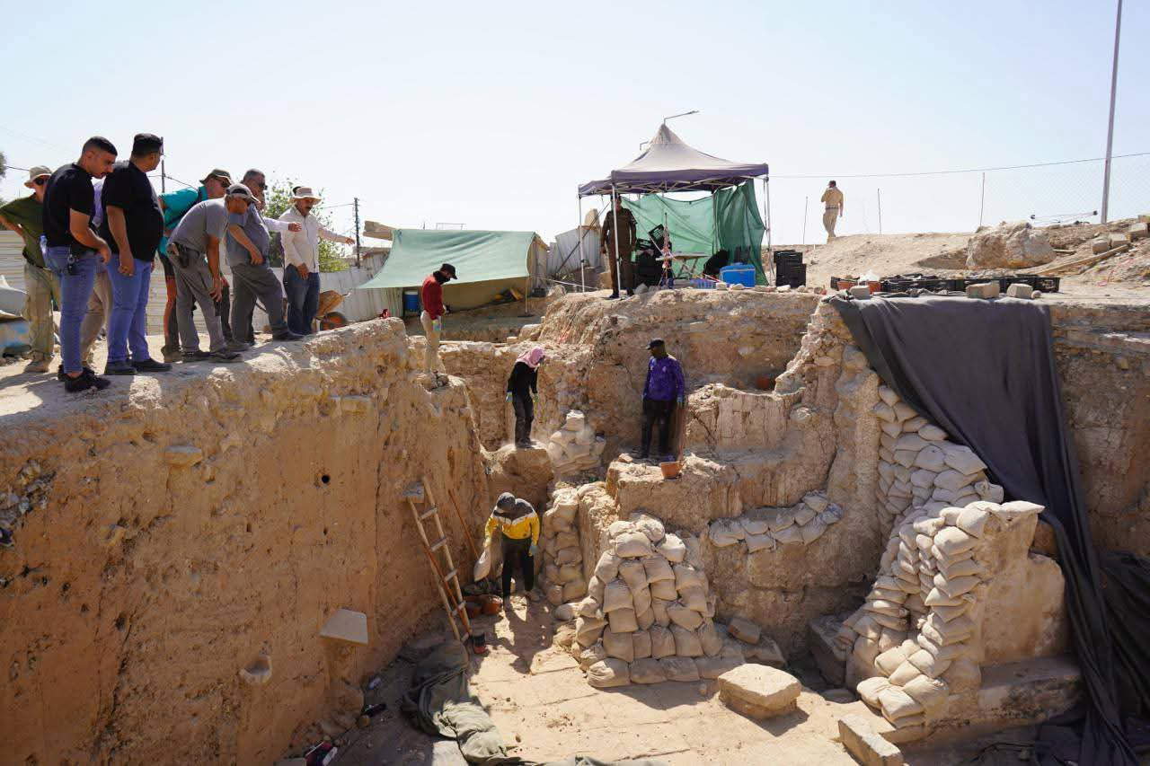 Weitere Entdeckungen in Ninive (Irak): neue Reliefs und fünfzehn Lamassu im Palast der assyrischen Könige