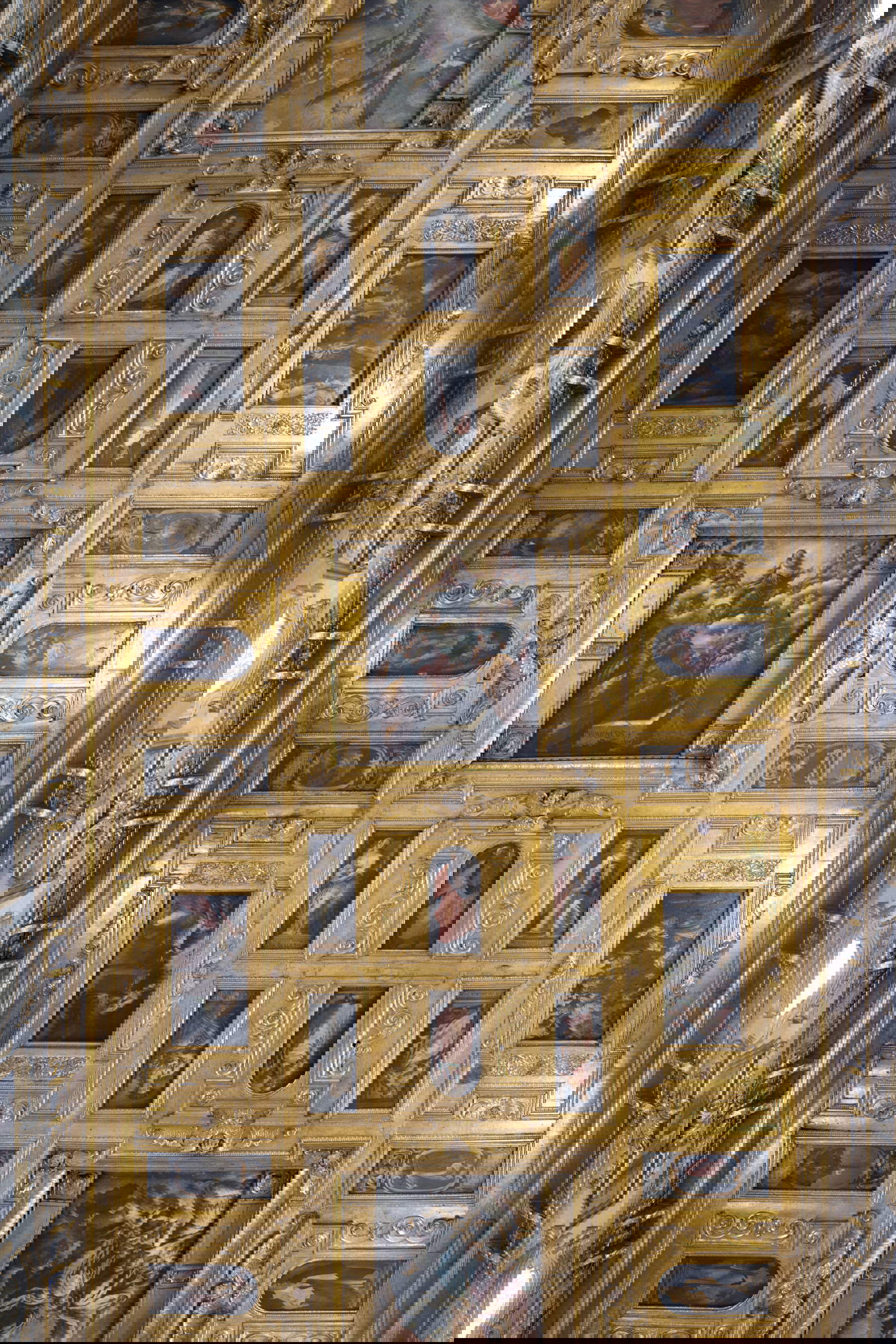 Techo de madera (siglo XVII) de la Iglesia Monumental, fundación angevina de 1279