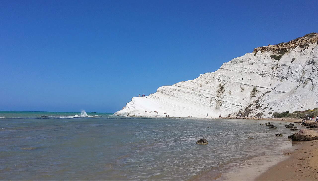 Two men convicted for damaging the Scala dei Turchi with iron oxide