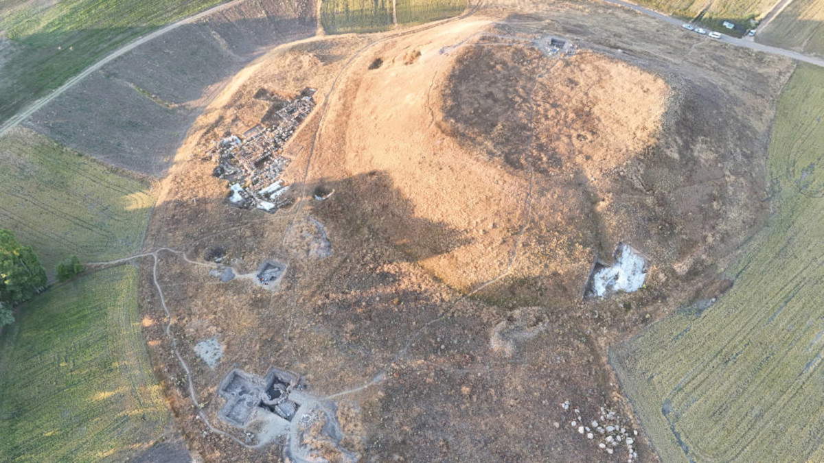 Archäologen der Universität Pisa in Zentralanatolien: neue Entdeckungen in der rätselhaften Kreisstruktur