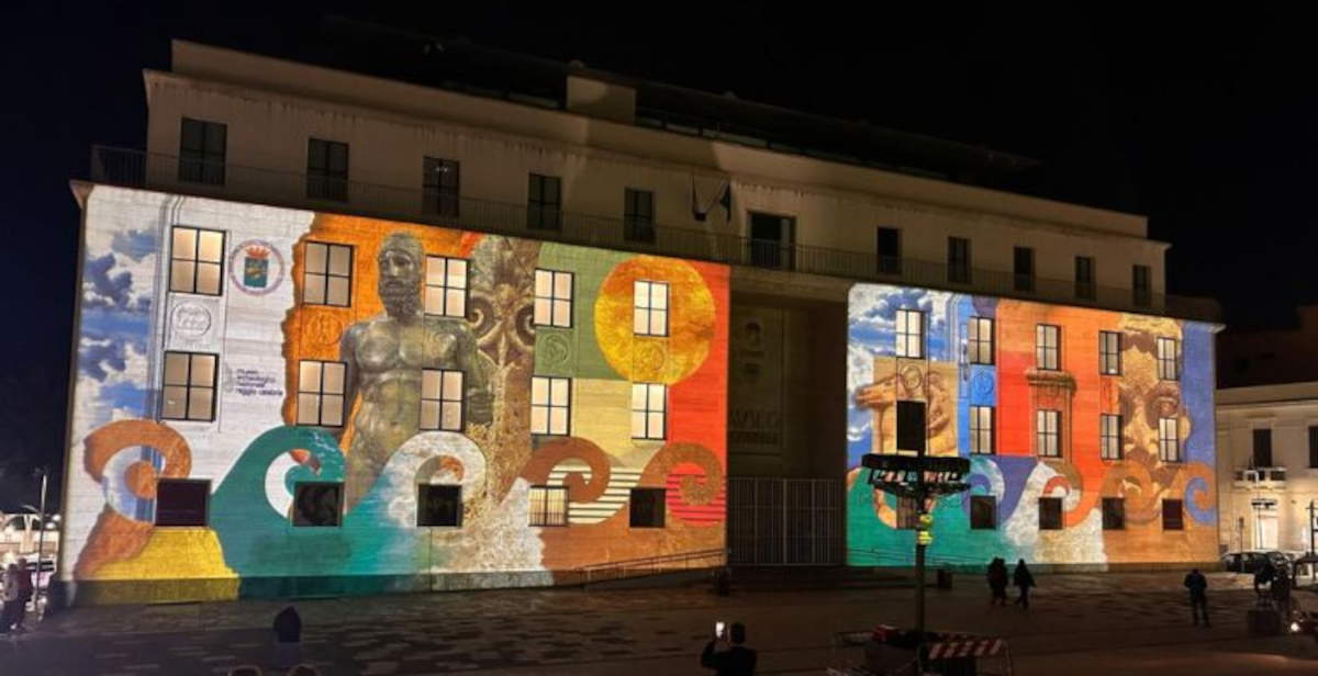 A project transforms the facade of the Archaeological Museum of Reggio Calabria into a luminous setting