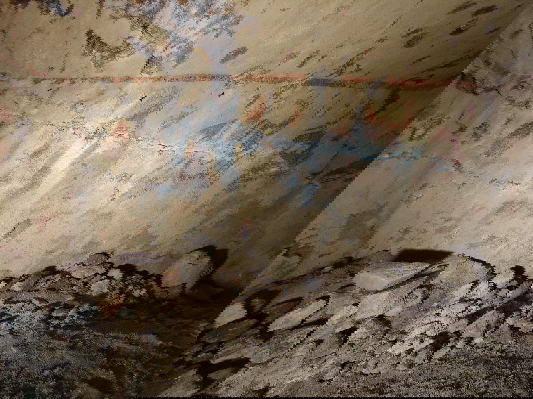 Tomb at the time of discovery - left wall Tomb at the time of discovery - left wall