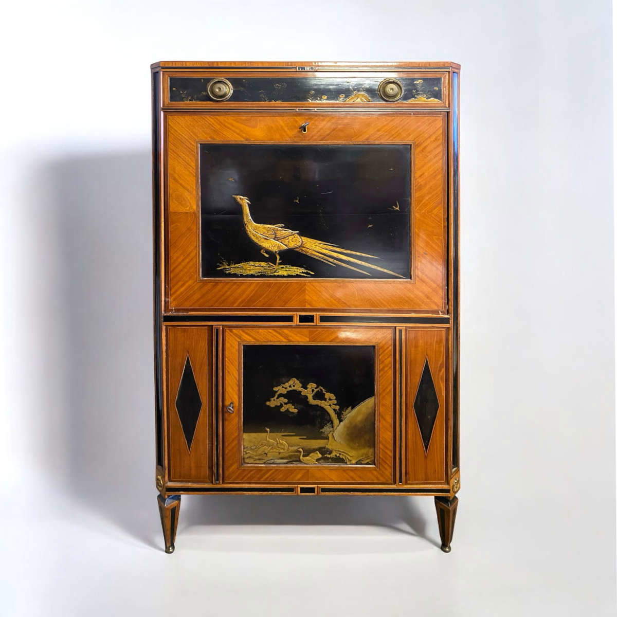 Secrétaire à abattant Louis XVI in citronnier with Japanese lacquer panels (Holland, last quarter 18th century). Presented by Vivioli Arte Antica Secrétaire à abattant Louis XVI in citronnier with Japanese lacquer panels (Holland, last quarter 18th century). Presented by Vivioli Arte Antica