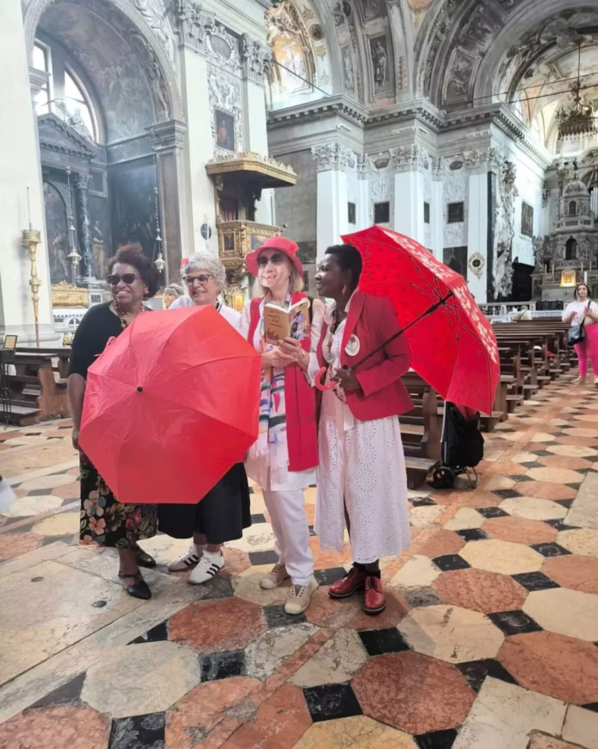 Le lavoratrici del sesso occupano la chiesa di San Nicola da Tolentino