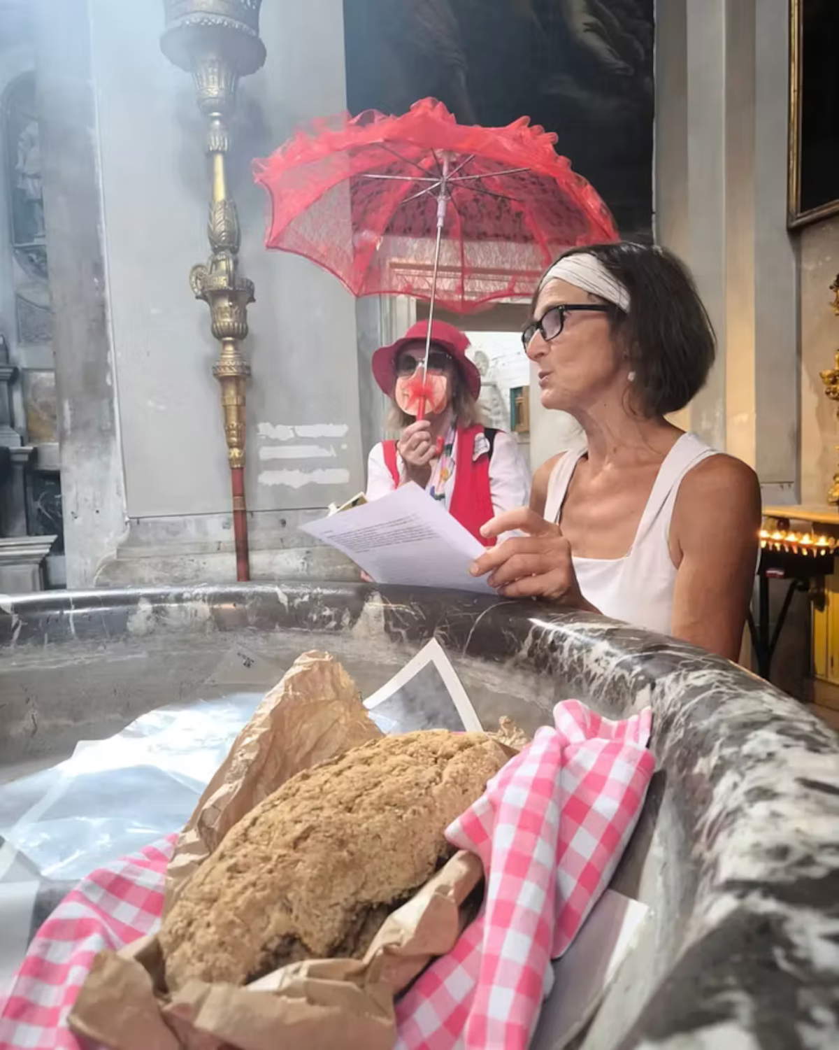 Le lavoratrici del sesso occupano la chiesa di San Nicola da Tolentino