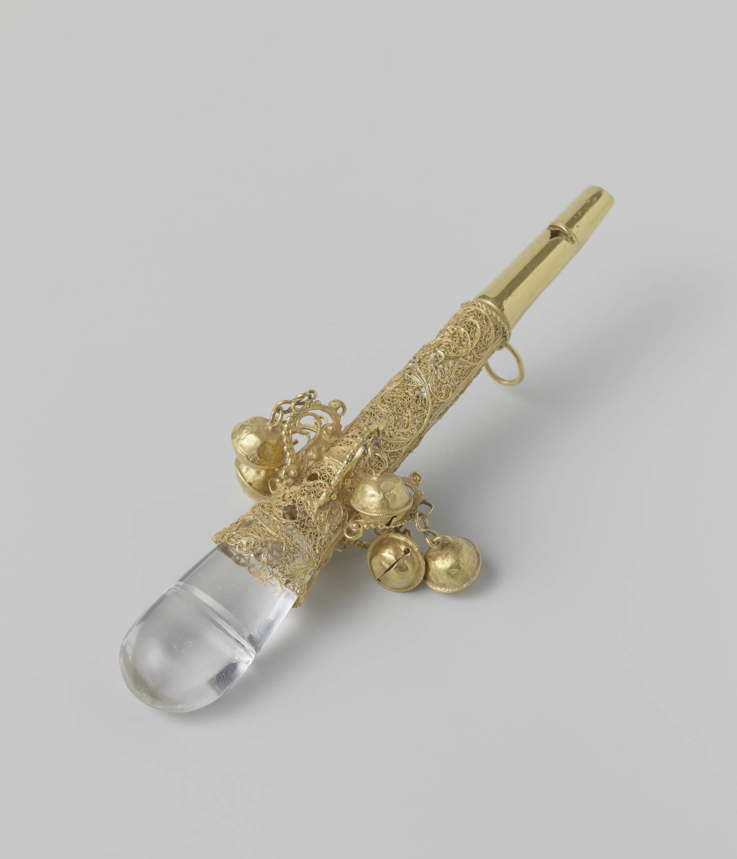 Sonaglio, probabilmente dai Paesi Bassi settentrionali (1685-1700 circa; quarzo e oro; Amsterdam, Rijksmuseum)