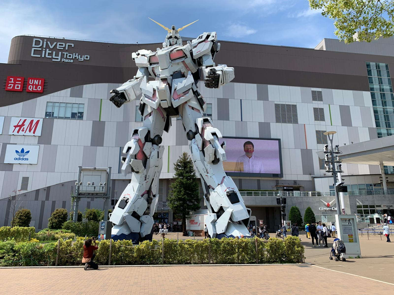 La statua del Gundam Unicorn. Foto: Blueberry Travel La statua del Gundam Unicorn. Foto: Blueberry Travel