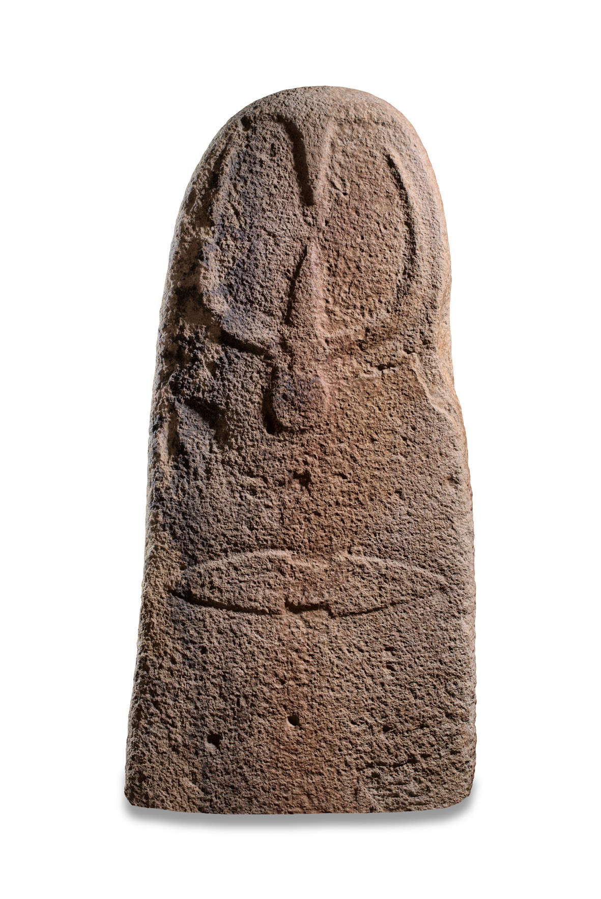 Statua Menhir maschile, Bau Caddore (2800-2500 a.C.; Laconi, Museo della Statuaria Preistorica della Sardegna). Foto: Nicola Castangia