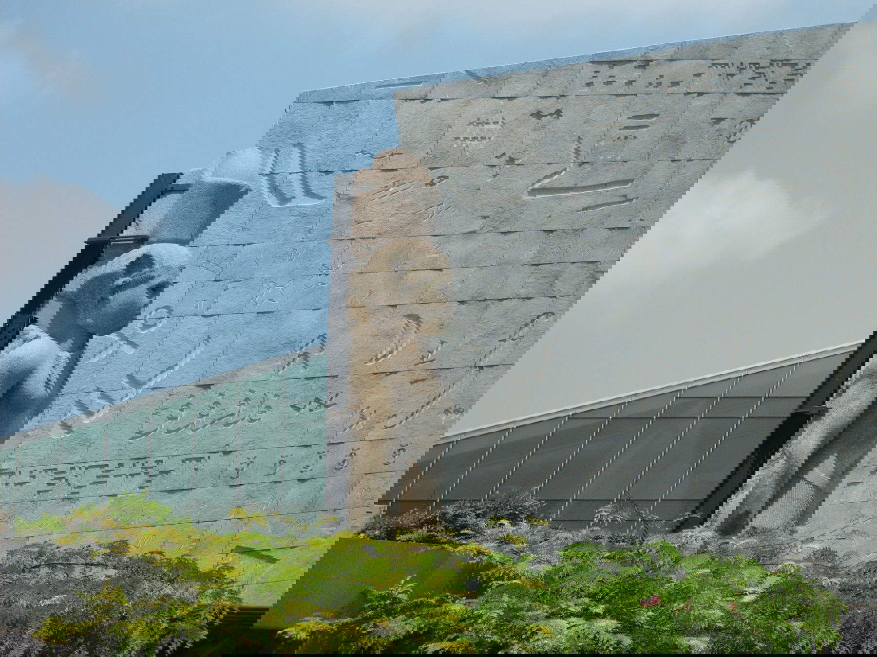 Statue de Ptolémée II Philadelphe devant la Bibliotheca Alexandrina à Alexandrie, Égypte. Photo : Alaa Abd Al-Rahman, AhmadSherif - Wikipedia