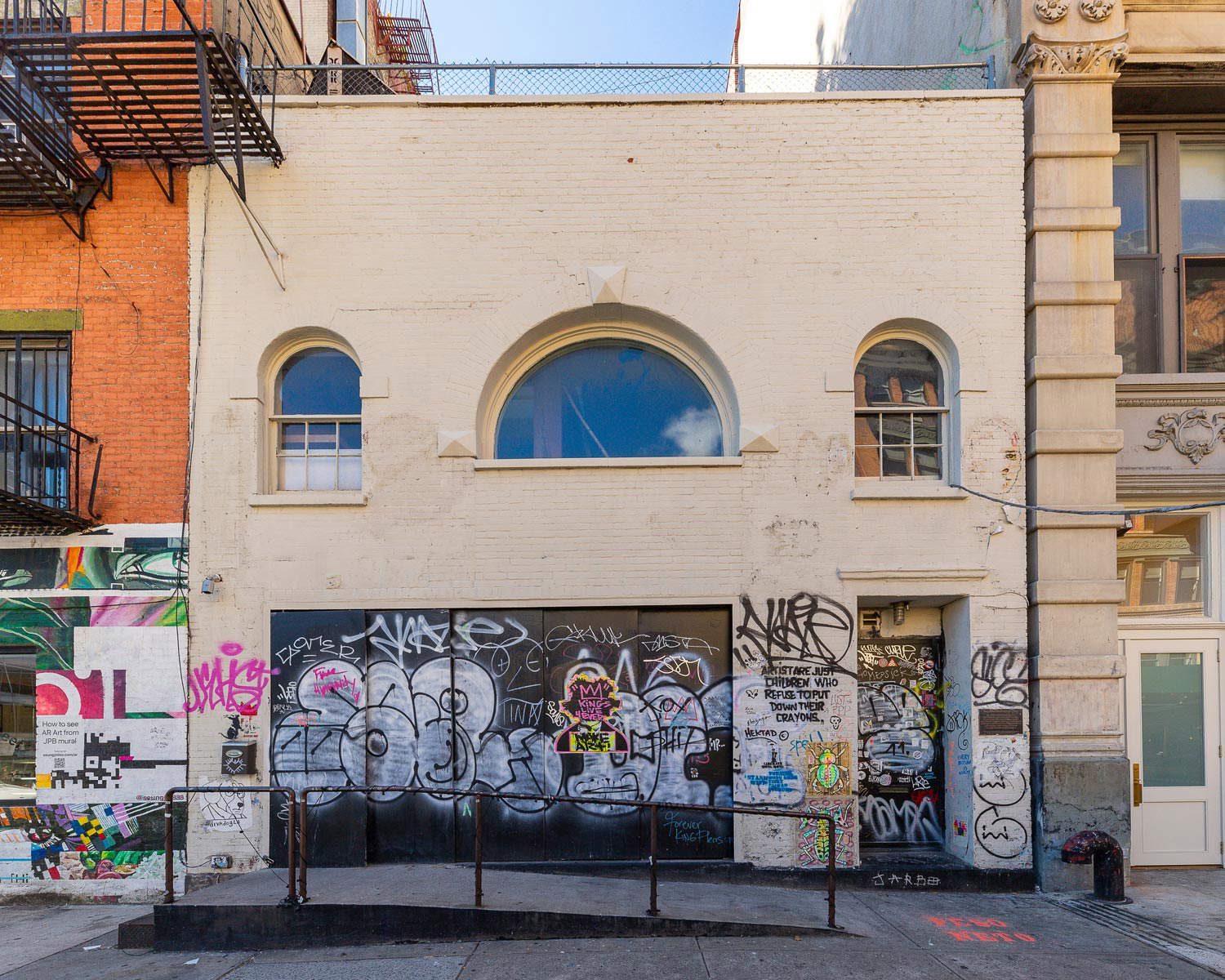 Die Fassade von Basquiats Atelier-Wohnung. Foto: Sylvester Zawedzki/Meridian Capitol Group