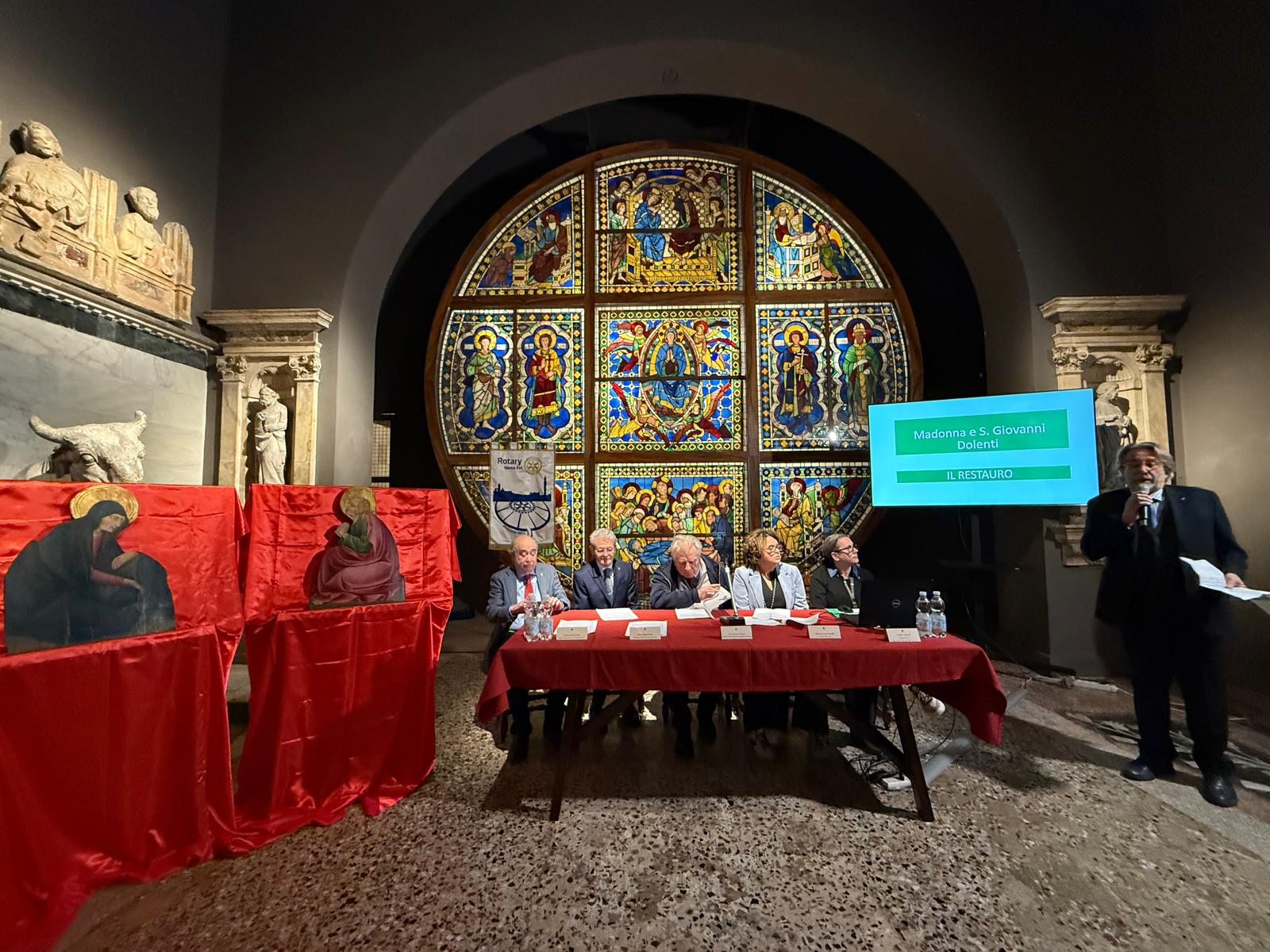 Siena, die beiden Tafeln von Giovanni di Paolo strahlen nach der Restaurierung wieder