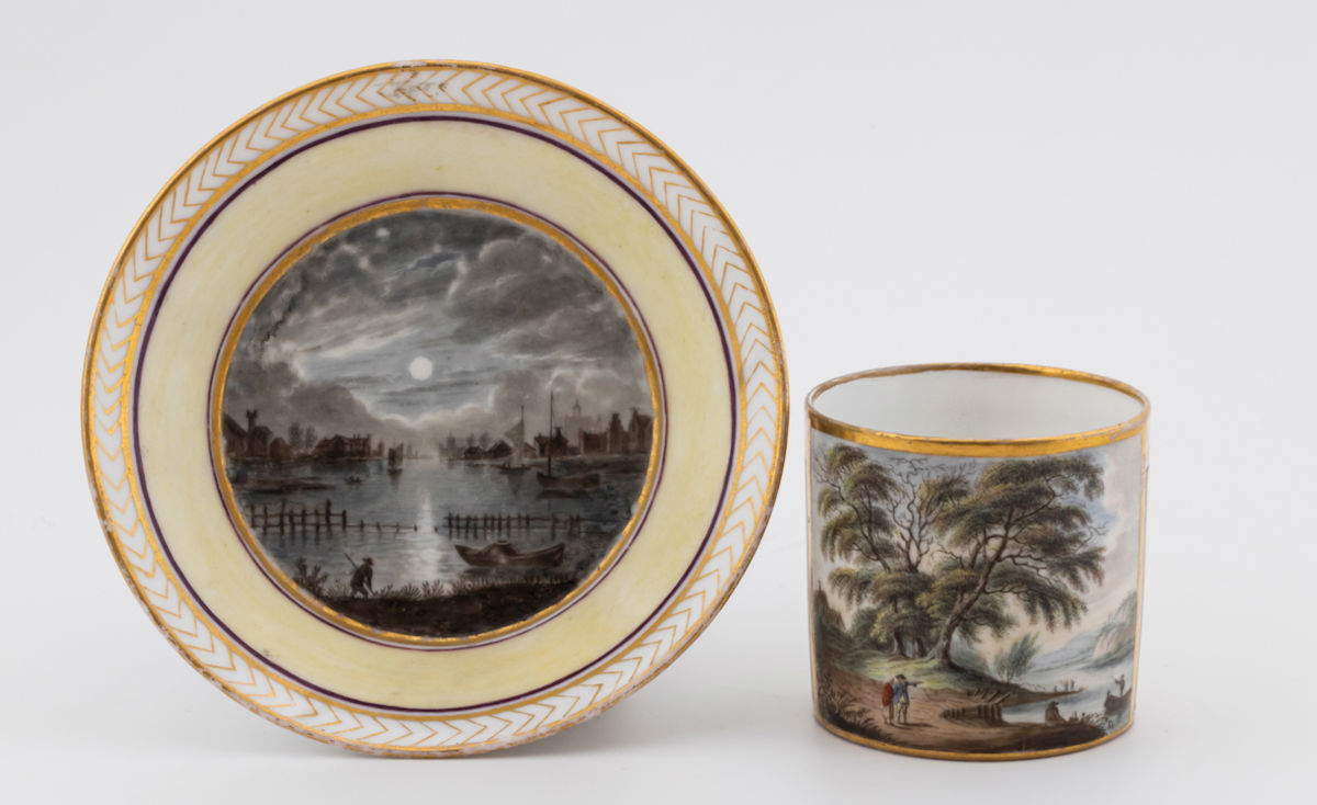 Lithrontasse, mit Untertasse, mit Seelandschaft; Vergoldung (um 1790-1795; Gothaer Manufaktur)