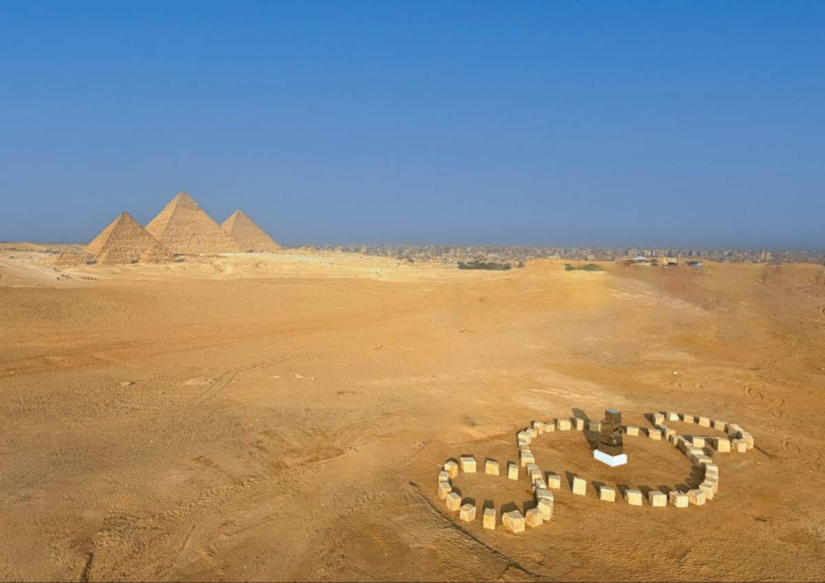 Michelangelo Pistoletto and Cittadellarte's Third Paradise in front of the Giza Pyramids. Photo: Cittadellarte Pistoletto Foundation