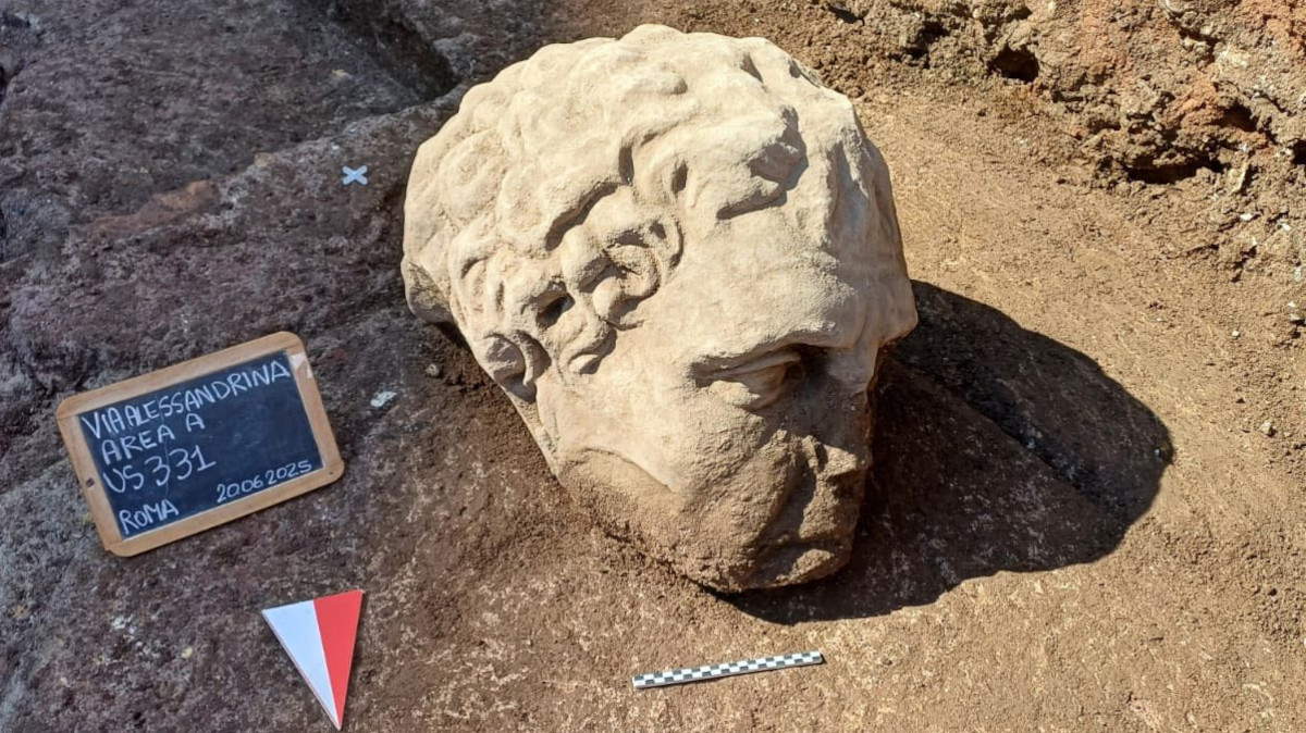 Rome, large marble head unearthed. Archaeologists at work to discover its identity