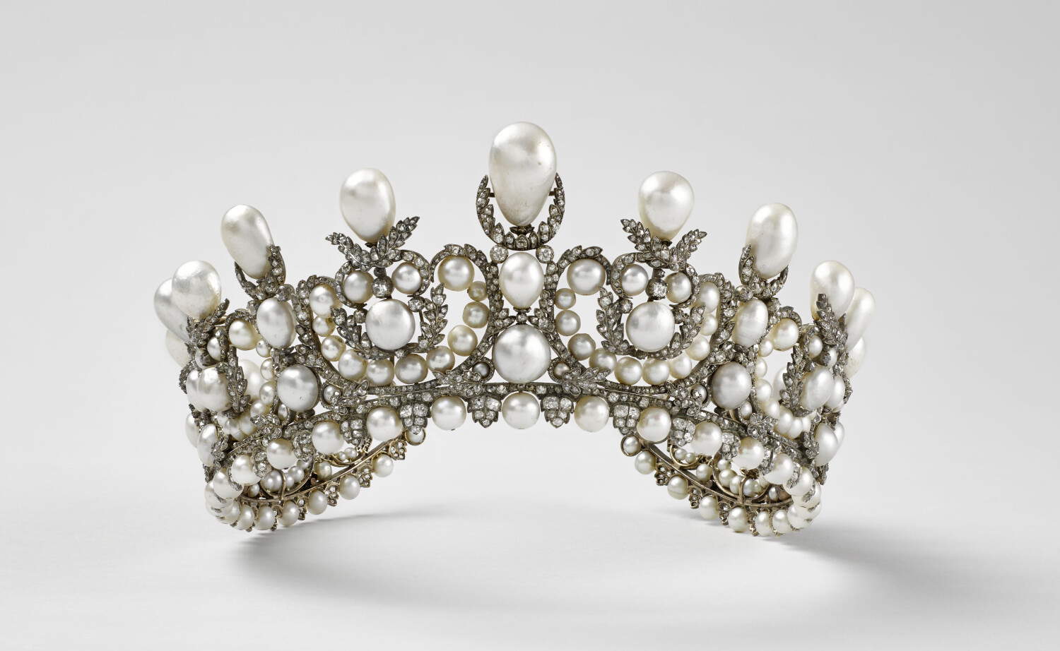 La tiara dell’Imperatrice Eugenia © 2015 GrandPalaisRmn (musée du Louvre)_Stéphane Maréchalle