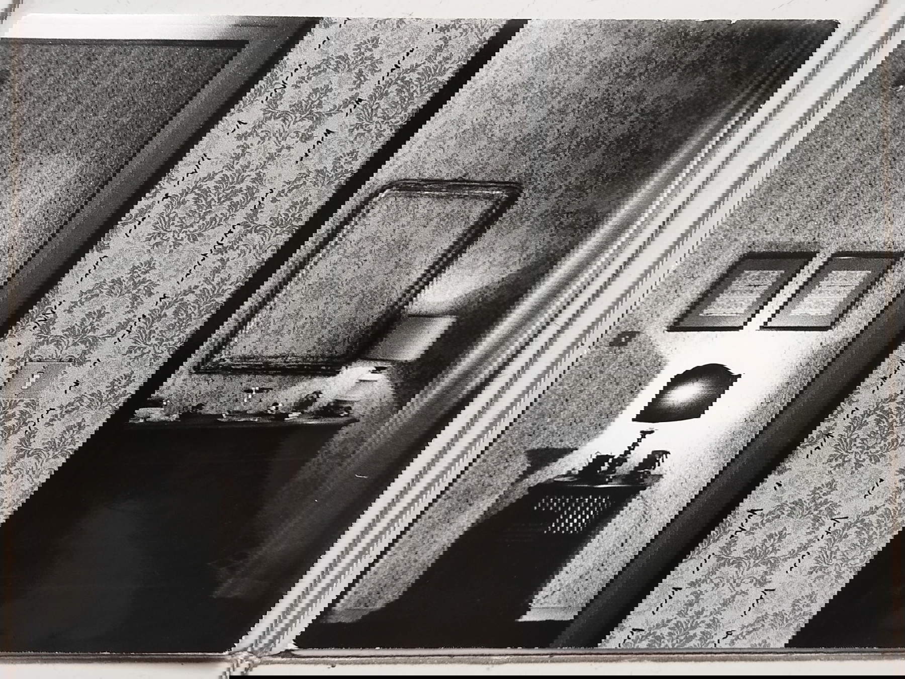 Tomaso Binga, Tapete (1976; Rom, Casa Malangone)