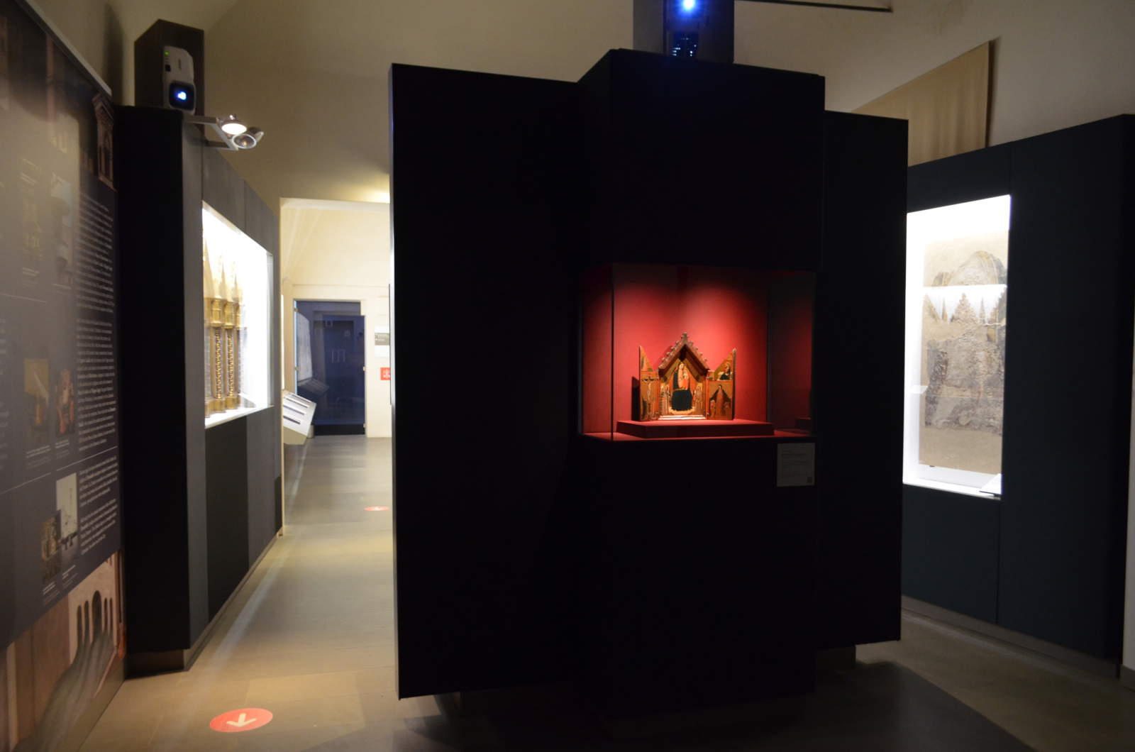Das Triptychon im Ausstellungsrundgang des Museums Palazzo Pretorio in Prato