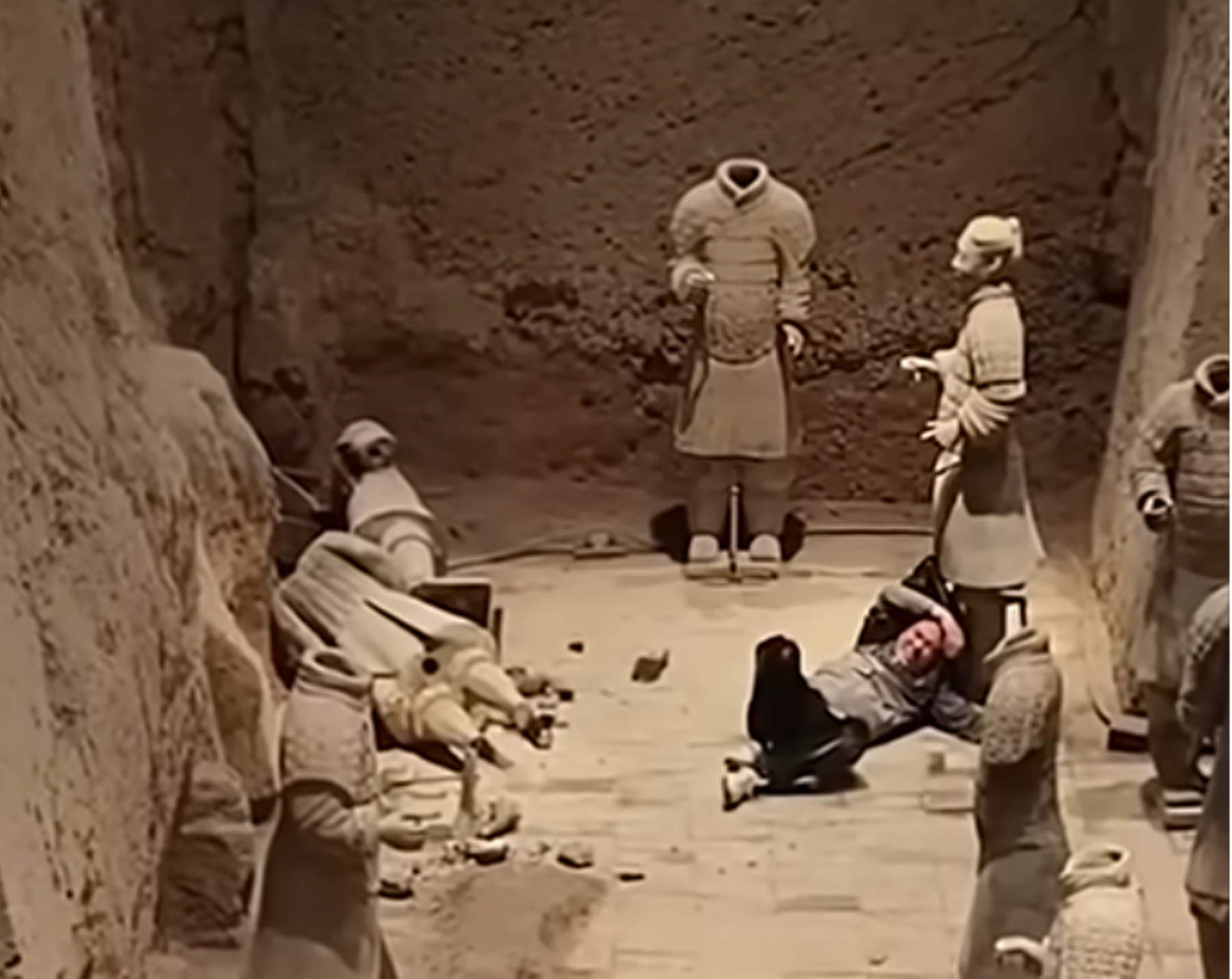 Tourist damages two Terracotta Army warriors