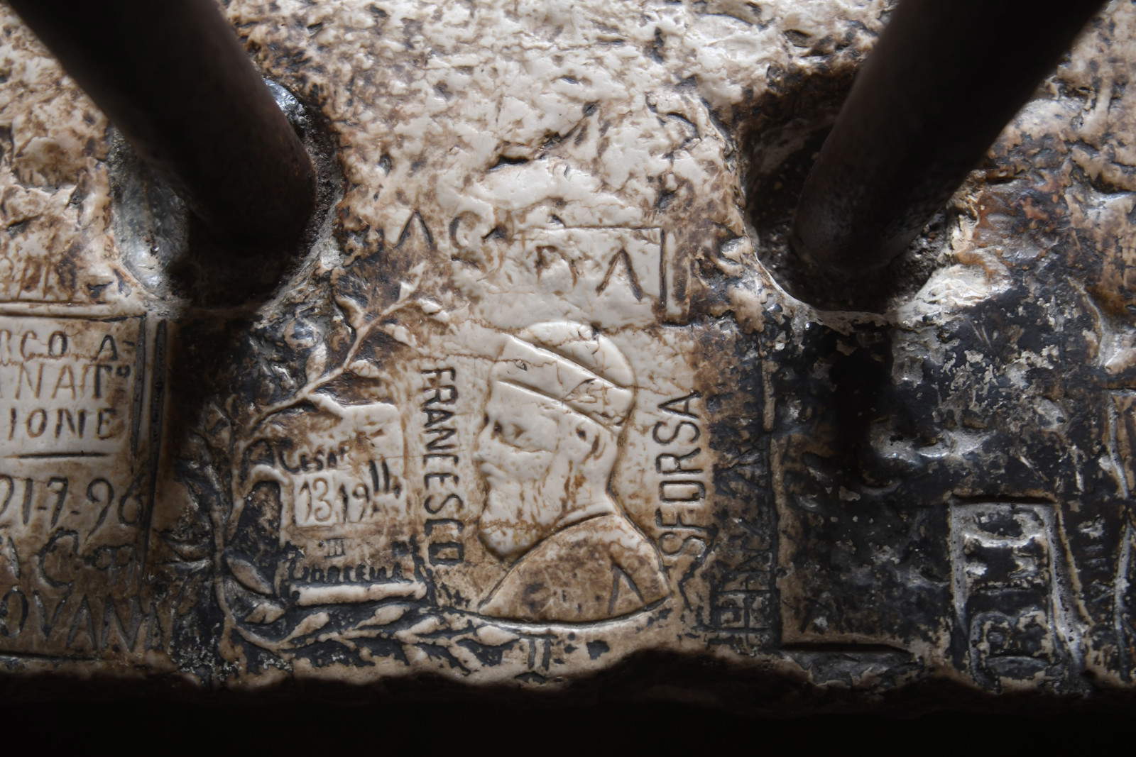 Ritratto del Duca di Milano Francesco Sforza ricavato su un balcone delle prigioni di Palazzo Ducale &copy;SIMONE PADOVANI