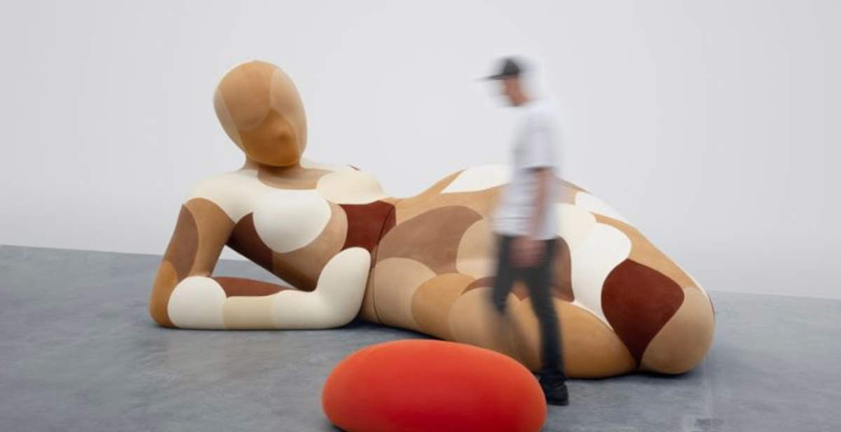 Urs Fischer est exposé chez Gagosian à Rome avec ses peintures et sculptures de poussière.