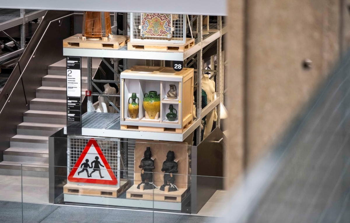 V&amp;A East Storehouse, einige der im neuen Lagerhaus gelagerten Werke (Stuart C. Wilson/Getty Images)