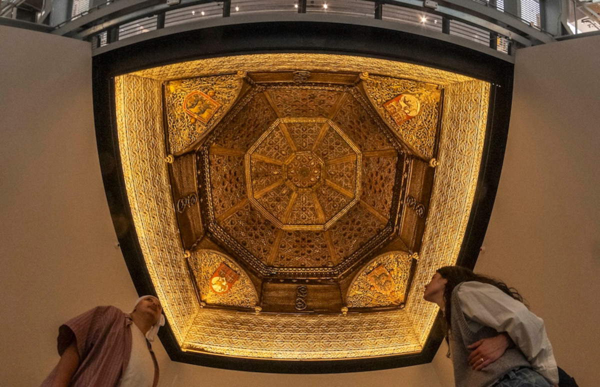 V&amp;A East Storehouse, Ein Teil der Decke des Torrijos-Palastes, der aus dem 15. Jahrhundert stammt und Elemente der christlichen und arabischen Kunst vereint und sich in Toledo, Spanien, befand (Stuart C. Wilson/Getty Images)