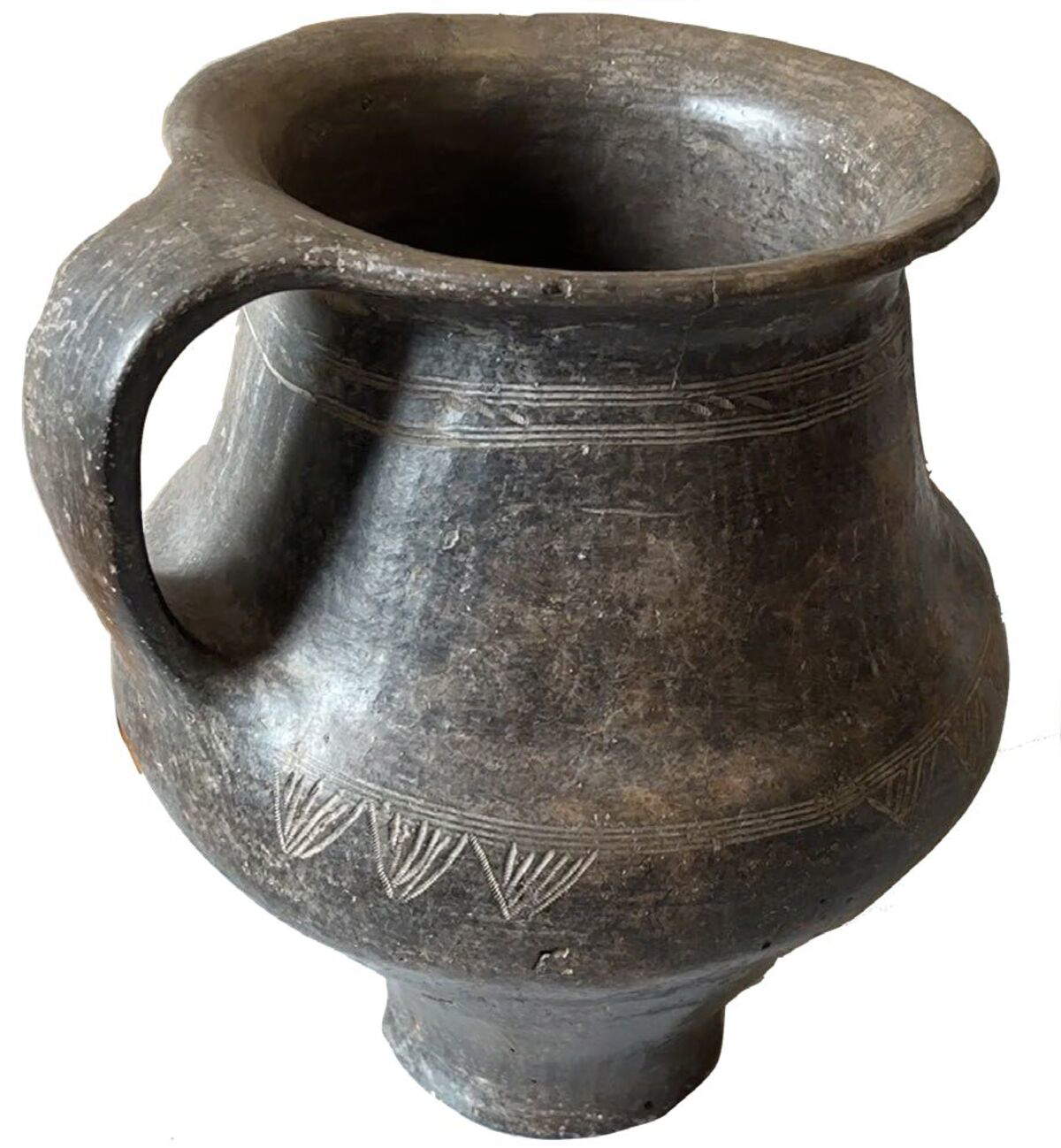Grey-brown bucchero biconical vase (10th cent. B.C., Villanovan production, 26 cm)