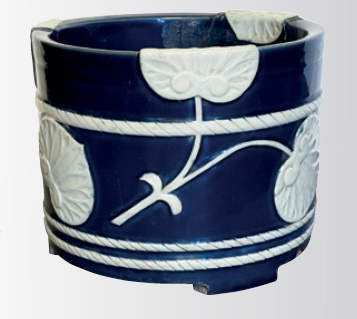 Bonsai (yoki) vase from Yokohama, Seto pottery (Owari province) (19th century; cobalt blue and white glazed pottery, 23 x 30 cm; inv. 761)