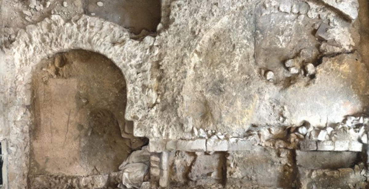 À Vence, en Provence, un baptistère paléochrétien a été découvert à côté de la cathédrale du Ve siècle.