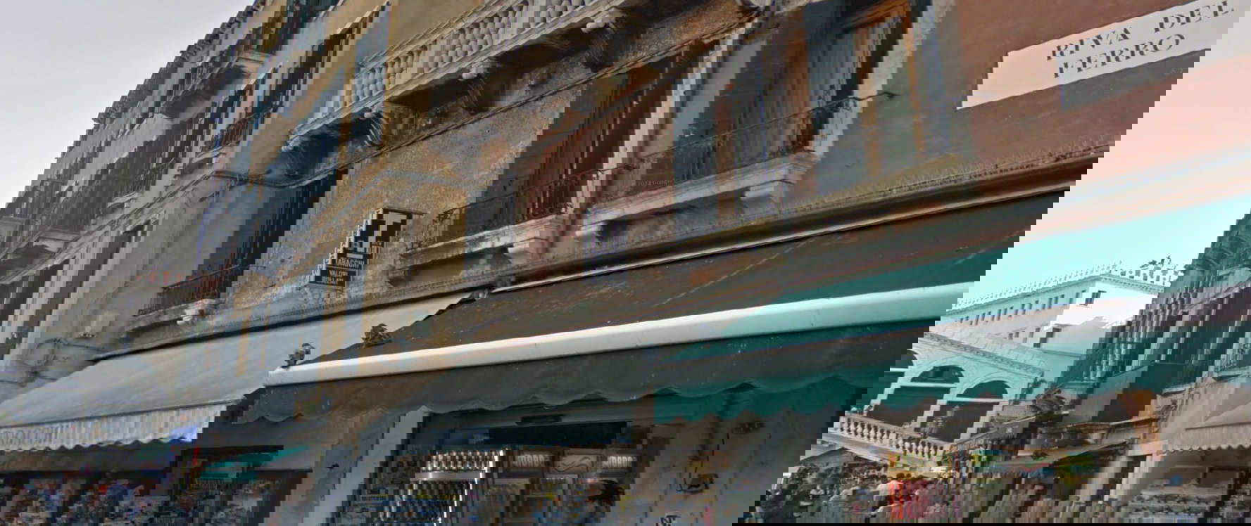 What the wall looked like before. Photo: Google Maps